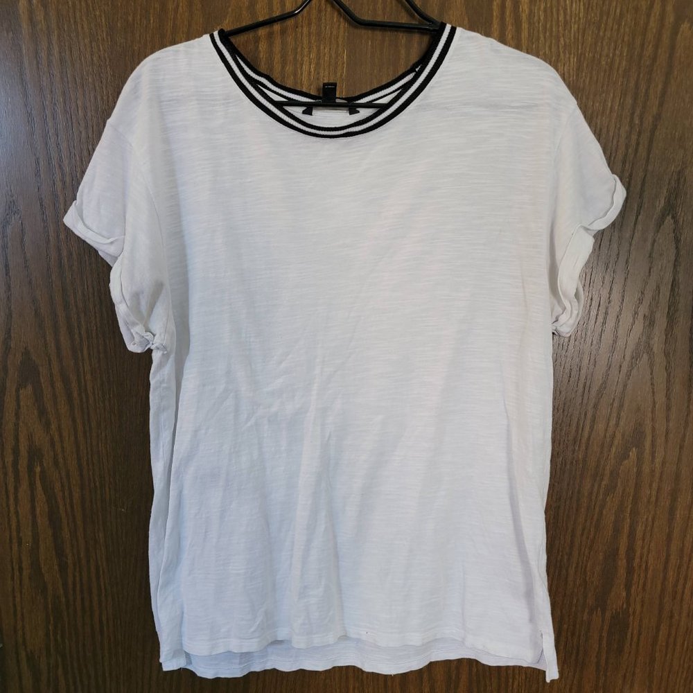 Banana Republic Lightweight Crewneck Short Sleeve Tee with Contrast Collar Med